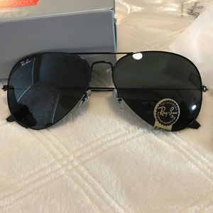Black Ray Ban Aviators